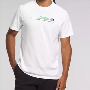 North Face Unisex Portland T-shirt! Super lightweight and slimming for women!